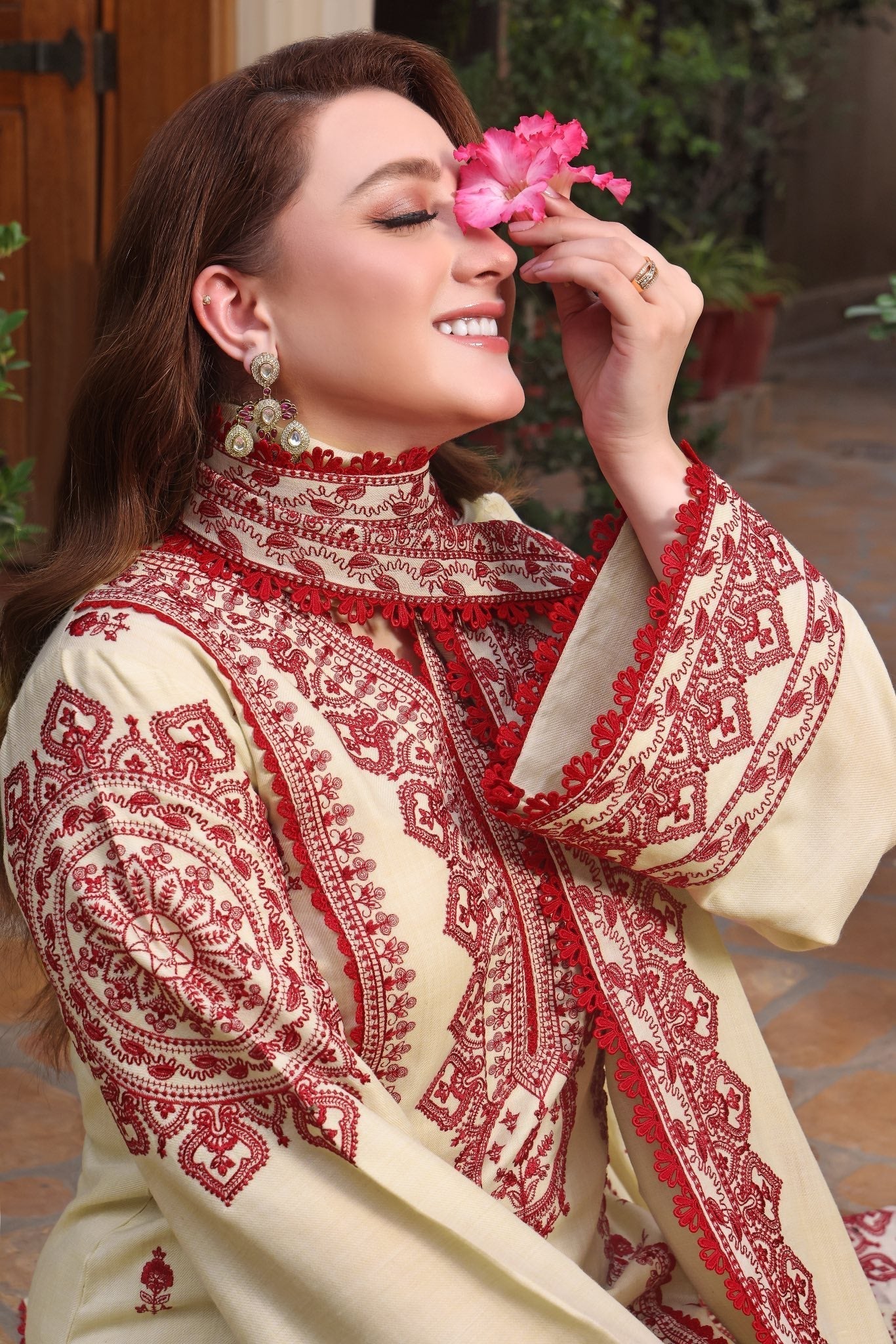 ASIM JOFA-3PC UNSTITCH DHANAK EMBROIDERED SHIRT WITH EMBROIDERED SHAWL & TROUSER- 672